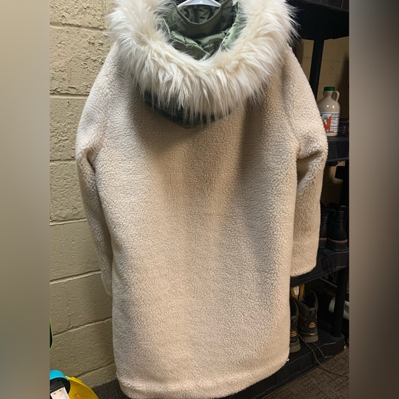 Express Sherpa Coat with Hood - Picture 2 of 3